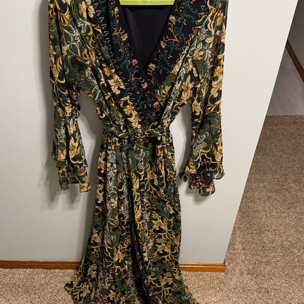 City Chic Floral Patterned Maxi dress - Picture 4 of 6